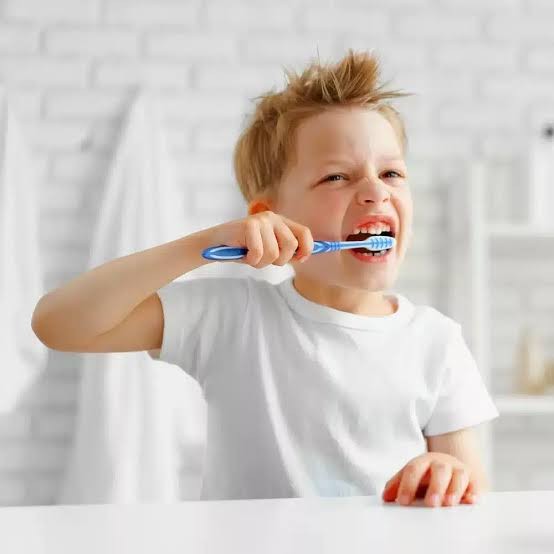 Child flossing tips at Sunshine KiDDS Dentistry