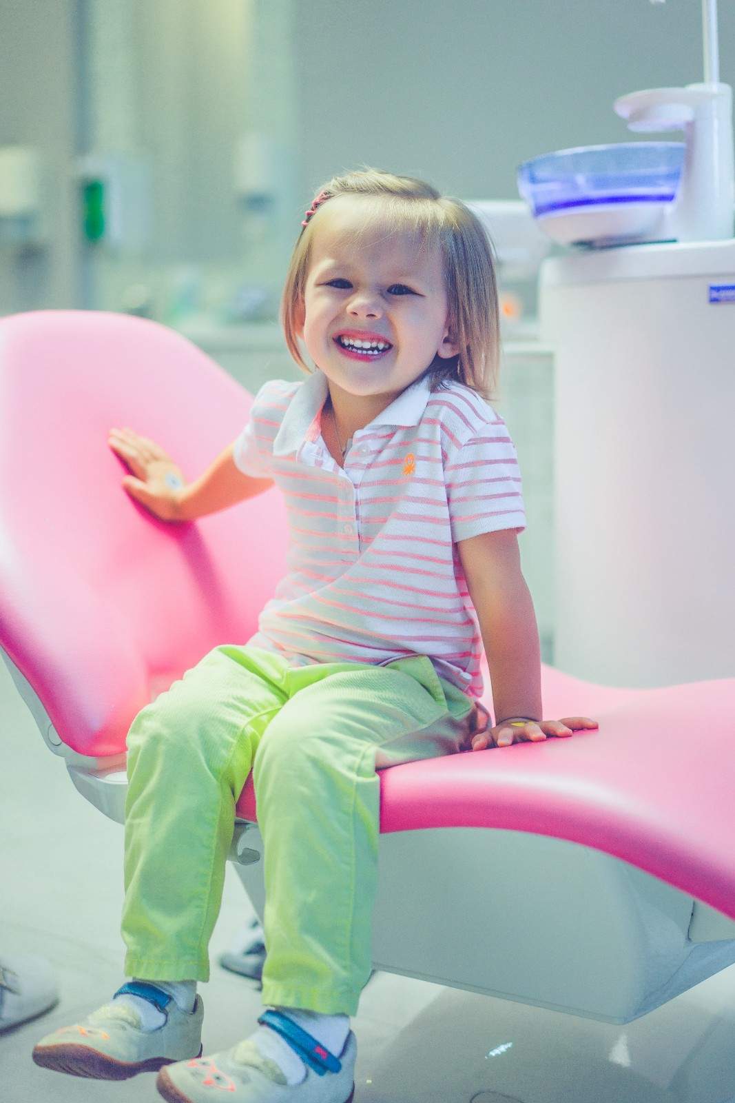 Little girl at pediatric dentist reception, Sunshine KiDDS Dentistry