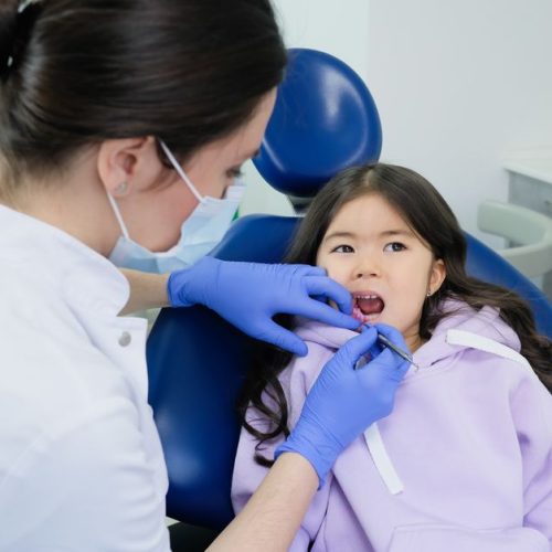 Pediatric dentist for anxious child